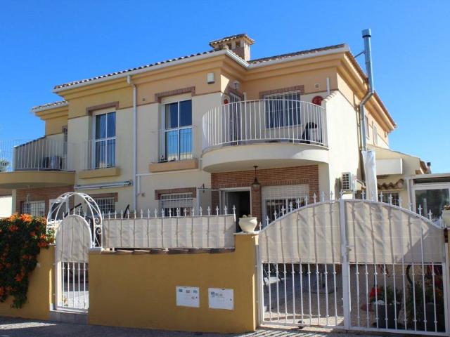 Casa adosada en Venta en Los Almendros