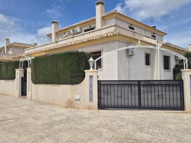 Casa adosada en Venta en Los Almendros