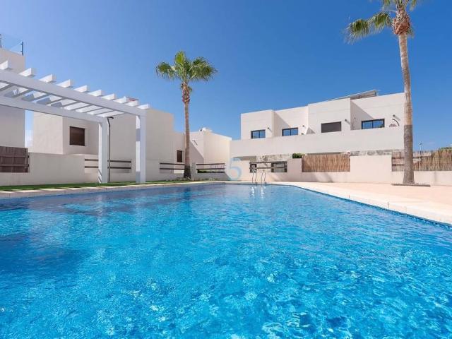 Casa adosada en Venta en Los Almendros