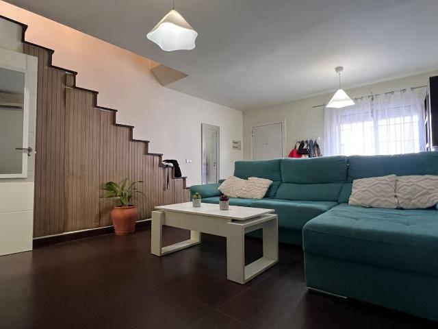 Casa adosada en Venta en Los Barrios
