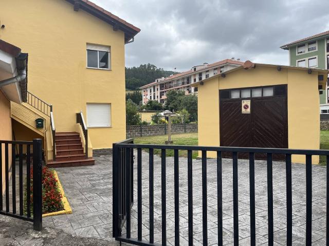 Casa adosada en Venta en Los Corrales de Buelna