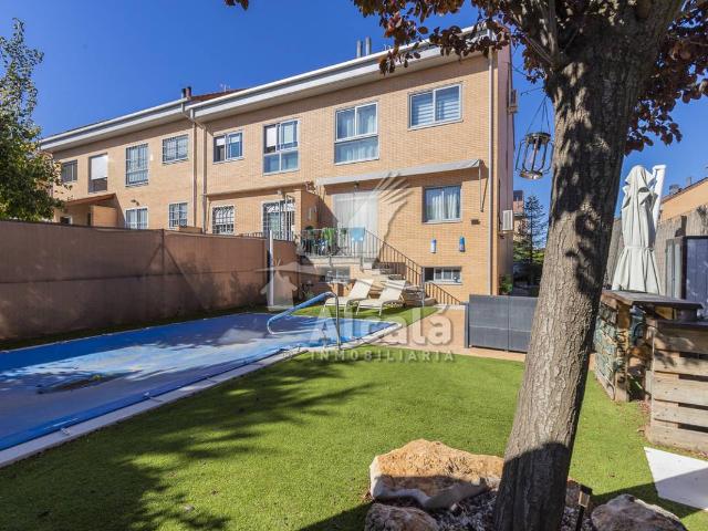Casa adosada en Venta en Los Hueros