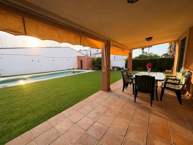 Casa adosada en Venta en Los Pinos