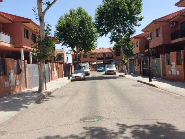 Casa adosada en Venta en Los Robles