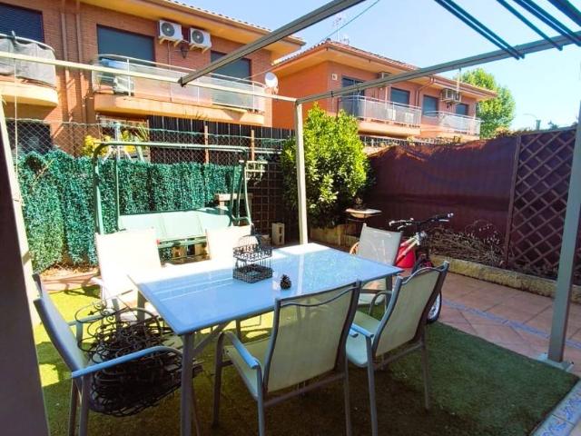 Casa adosada en Venta en Los Robles