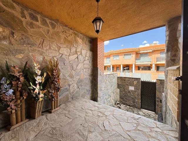 Casa adosada en Venta en Los Robles
