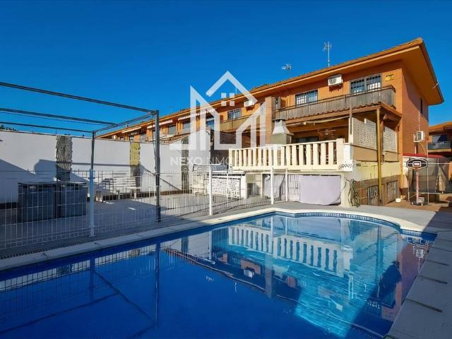 Casa adosada en Venta en Los Robles