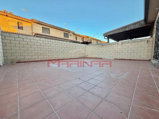 Casa adosada en Venta en Los Robles