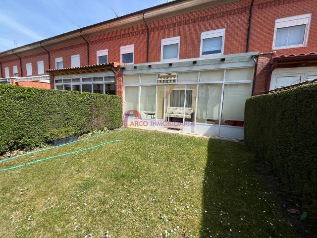 Casa adosada en Venta en Los Vadillos R. Sanitaria Pozanos