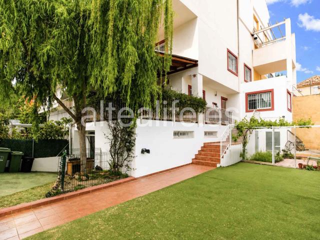 Casa adosada en venta en La Coloma La Nucía con jardín, terraza y garaje