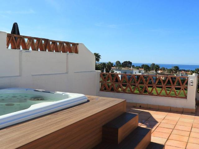 Casa adosada en Venta en La Concha Resina Golf