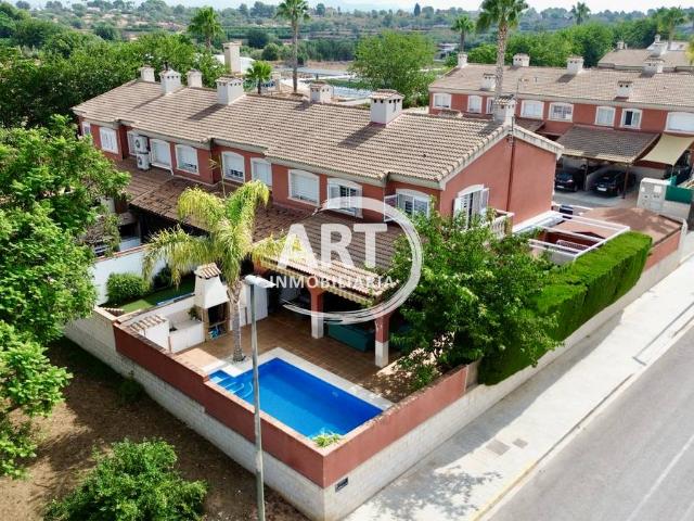 Casa adosada en Venta en La Conarda
