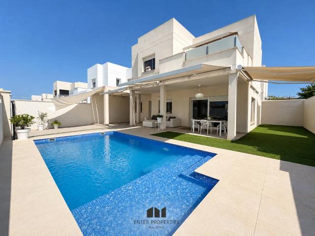 Casa adosada en Venta en La Conarda