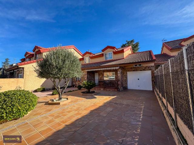 Casa adosada en Venta en La Cabrera