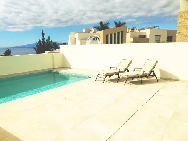 Casa adosada en Venta en La Caleta