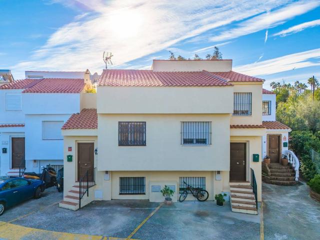 Casa adosada en Venta en La Capellanía El Higuerón