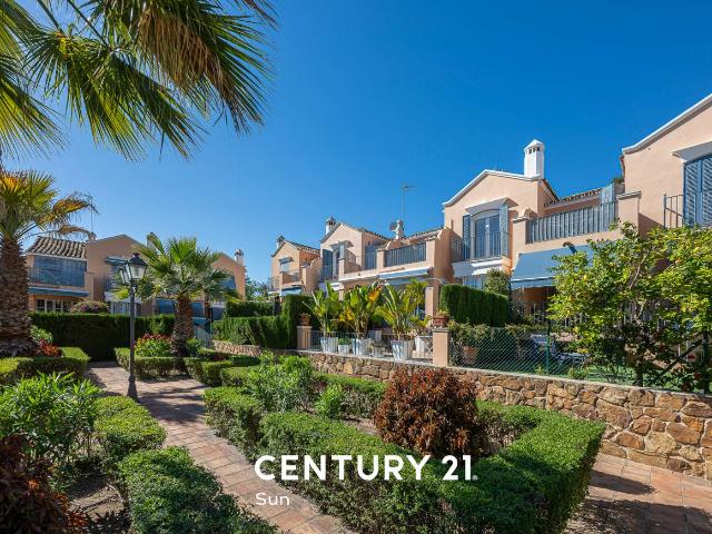 Casa adosada en Venta en La Carolina Guadalpín