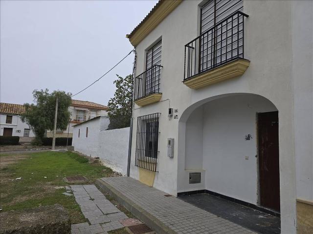 Casa adosada en Venta en La Carlota