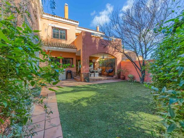 Casa adosada en venta en La Alcaidesa. Casa adosada de 3 habitaciones con jardín y garaje cerrado en La Alcaidesa. Casas adosadas La.