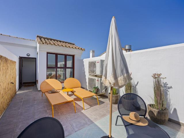 Casa adosada en venta en La Alcaidesa. Pareado con licencia turística! de 2 habitaciones en primera línea del campo golf Heathland con jardín privado y vistas al mar e. Casas adosadas La.