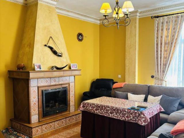 Casa adosada en Venta en La Algaba