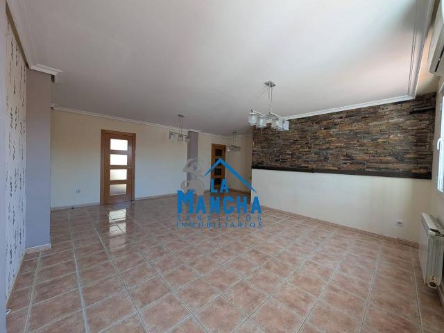 Casa adosada en Venta en La Gineta