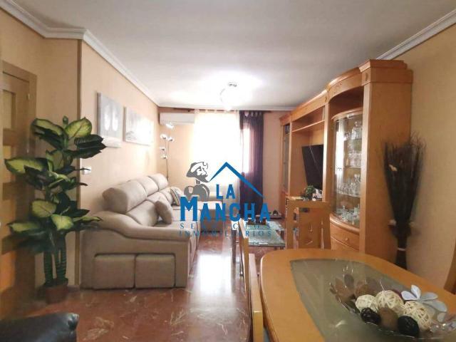 Casa adosada en Venta en La Gineta