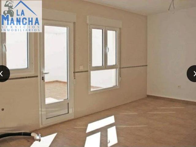 Casa adosada en Venta en La Gineta
