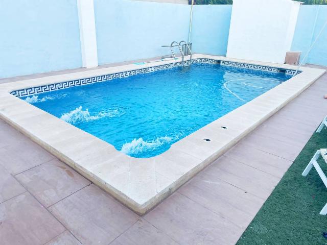 Casa adosada en Venta en La Gineta