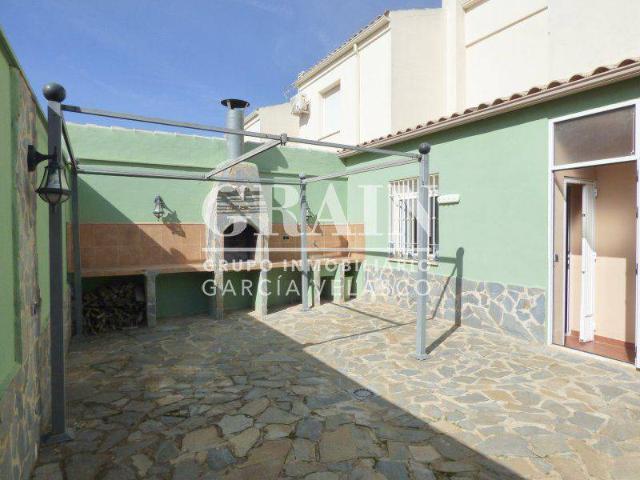 Casa adosada en Venta en La Gineta