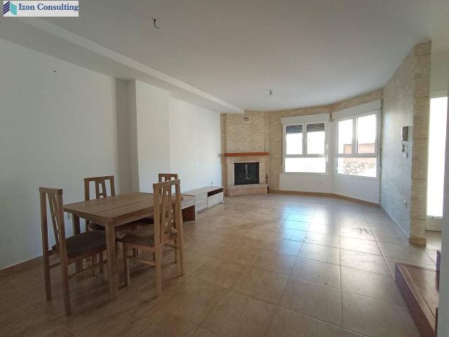 Casa adosada en Venta en La Gineta