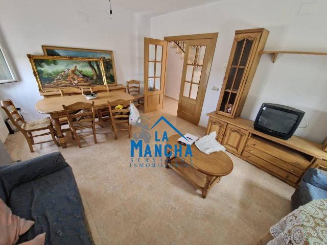 Casa adosada en Venta en La Gineta