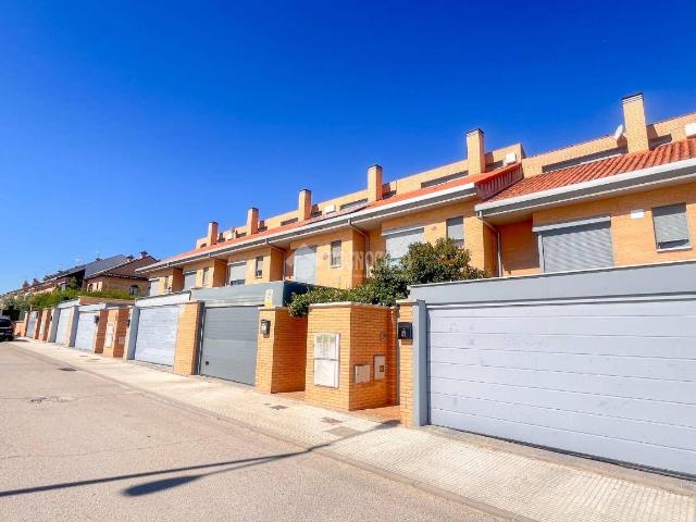 Casa adosada en Venta en La Dehesa El Pinar