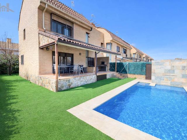 Casa adosada en Venta en La Ermita