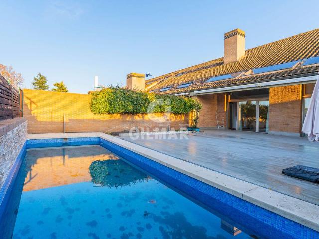 Casa adosada en Venta en La Finca