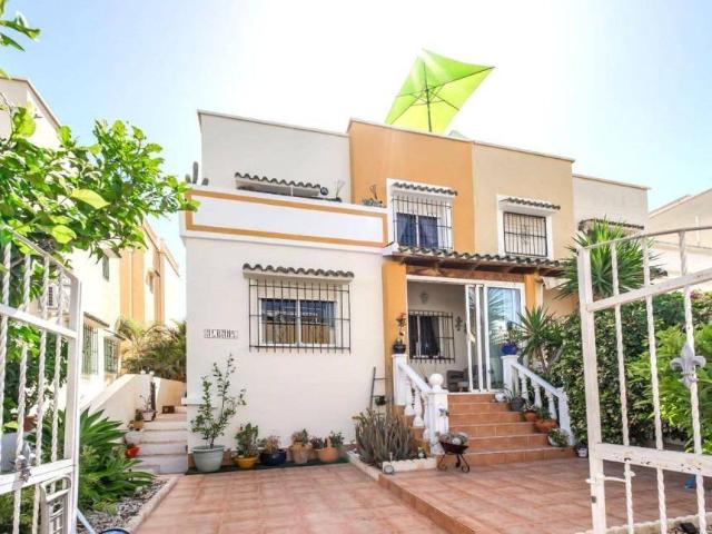 Casa adosada en Venta en La Florida