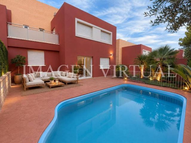 Casa adosada en Venta en La Loma