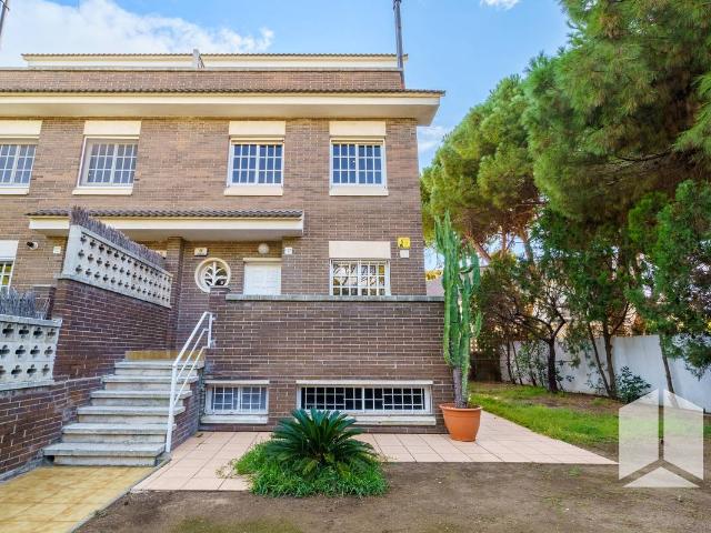 Casa adosada en Venta en La Pineda