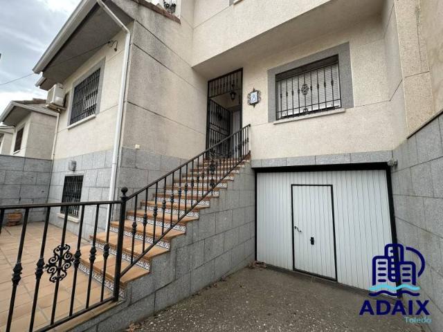 Casa adosada en Venta en La Puebla de Montalbán