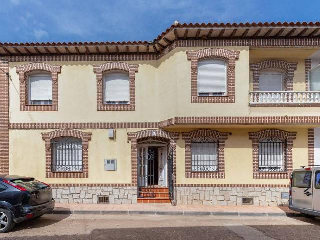 Casa adosada en Venta en La Pueblanueva