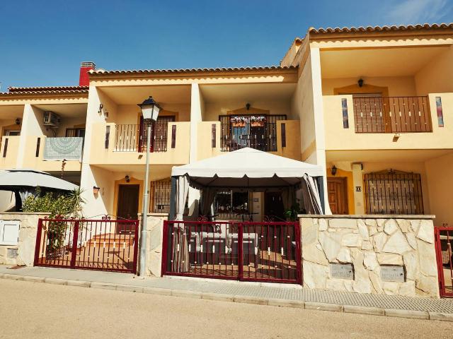 Casa adosada en Venta en La Regia