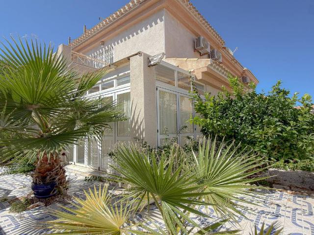 Casa adosada en Venta en La Regia