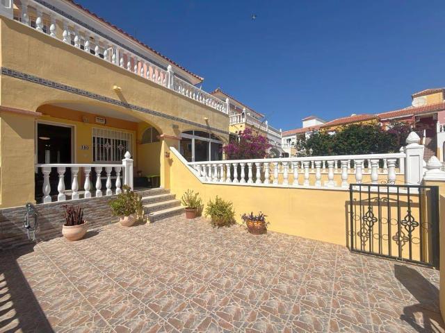 Casa adosada en Venta en La Regia
