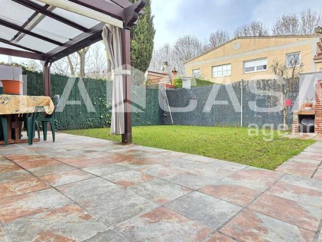 Casa adosada en Venta en La Vega