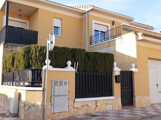 Casa adosada en Venta en La Villa de Don Fadrique