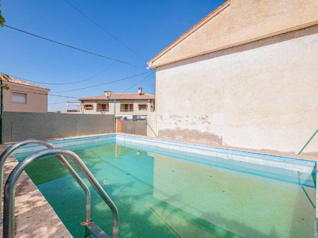 Casa adosada en Venta en La Zubia Ciudad