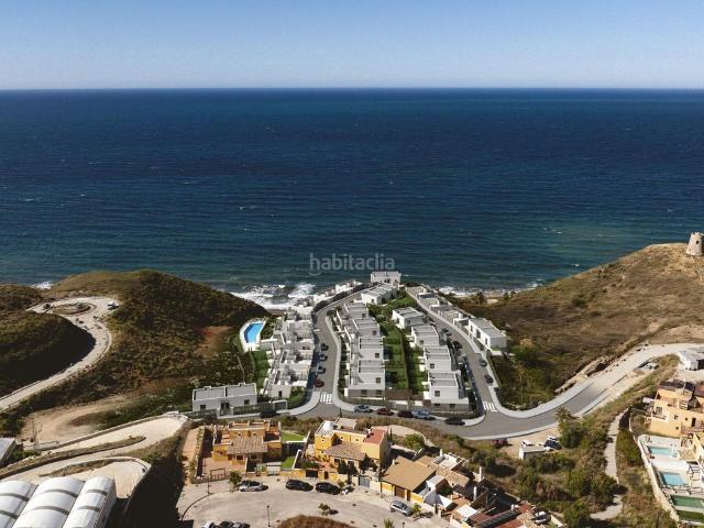 Casa adosada en venta en Lagos. Promoción de obra nueva junto al mar. Casas adosadas.