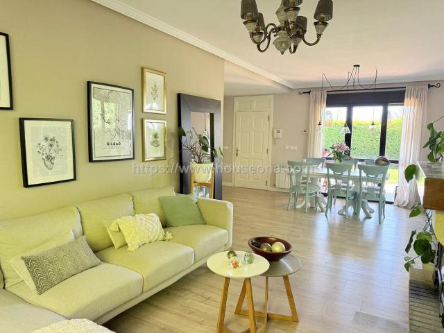 Casa en venta en Laguardia. Casas.