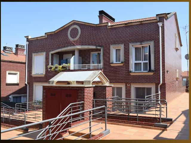 Casa adosada en Venta en Lardero