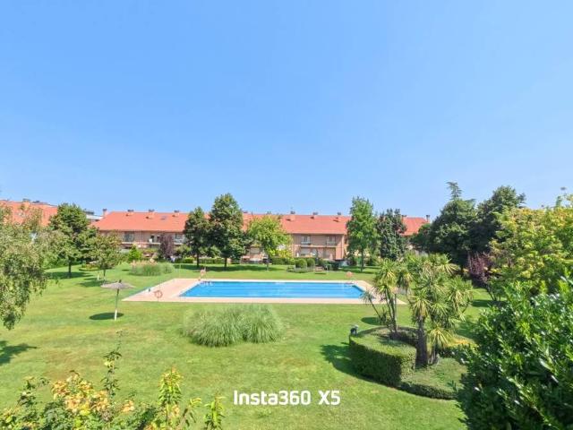 Casa adosada en Venta en Lardero